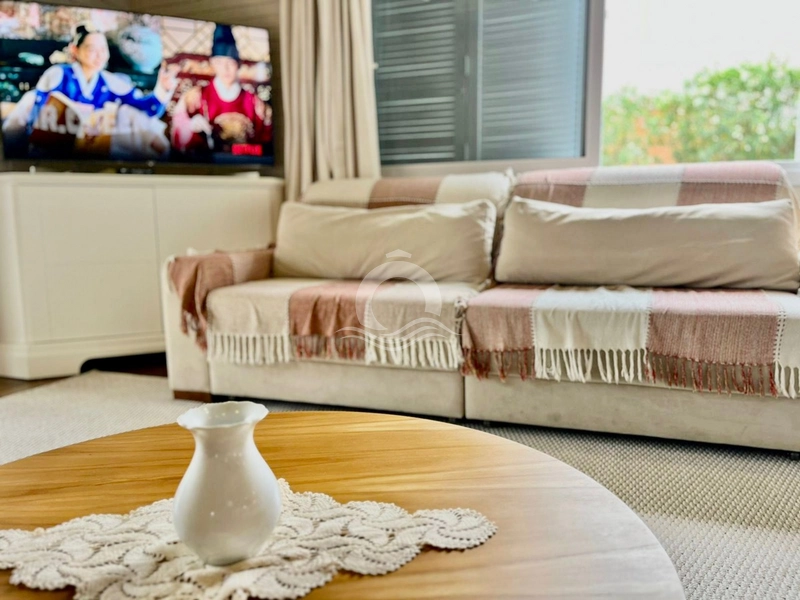 Casa com Piscina a uma quadra do Mar: 5ª foto da galeria de imagens do imóvel