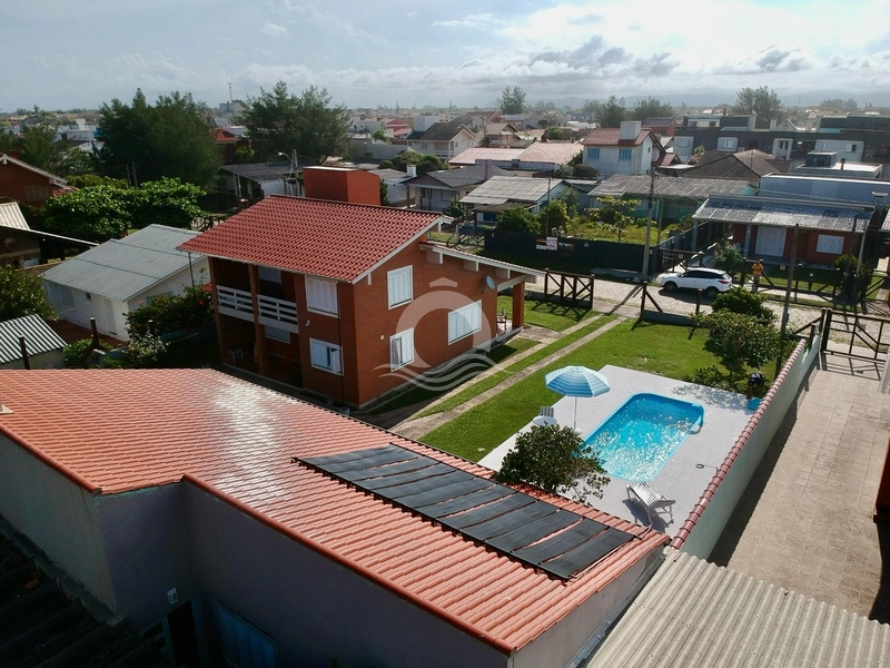 Casa com Piscina a uma quadra do Mar: 62ª foto da galeria de imagens do imóvel