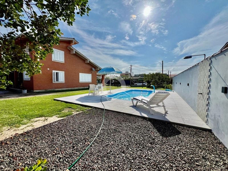 Casa com Piscina a uma quadra do Mar: 74ª foto da galeria de imagens do imóvel