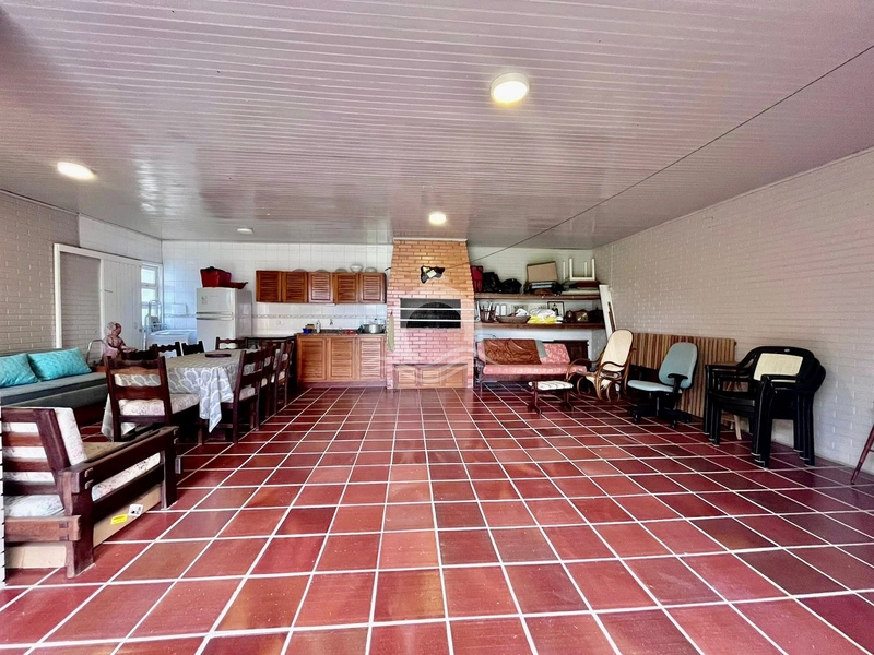 Casa com Piscina a uma quadra do Mar: 53ª foto da galeria de imagens do imóvel