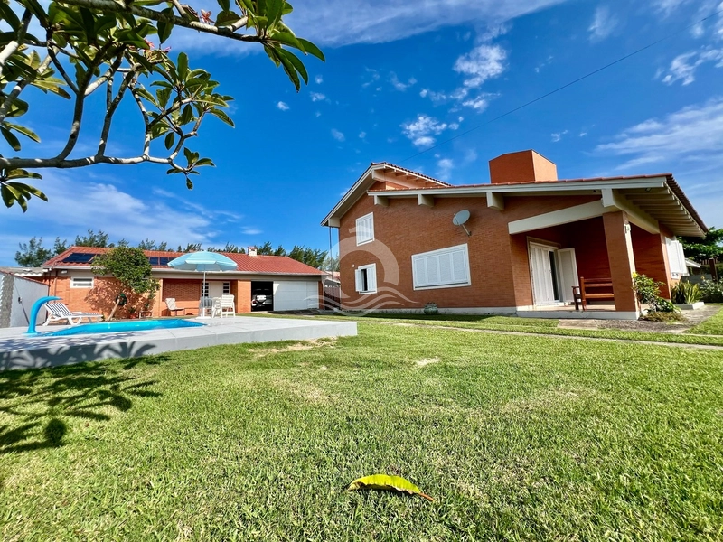Casa com Piscina a uma quadra do Mar: 73ª foto da galeria de imagens do imóvel