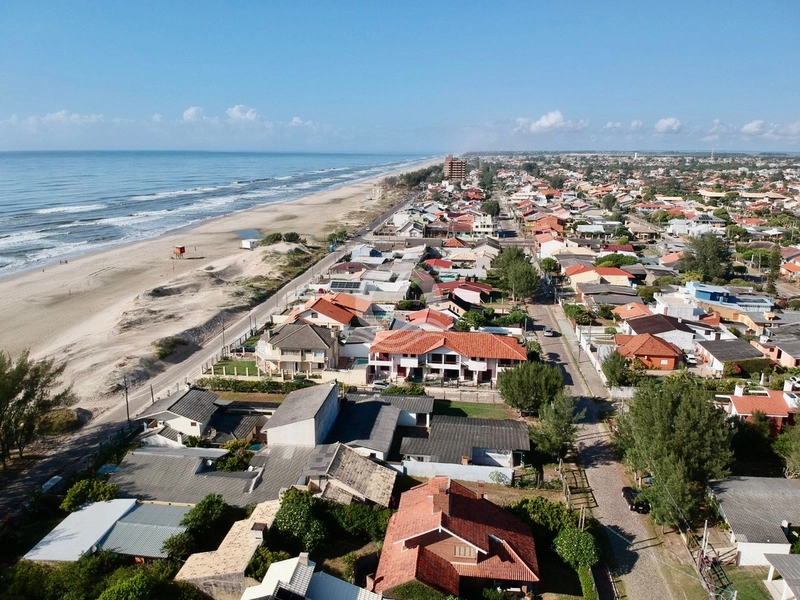 Casa com Piscina a uma quadra do Mar: 59ª foto da galeria de imagens do imóvel