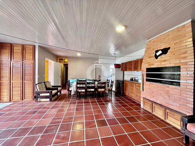 Casa com Piscina a uma quadra do Mar: 51ª foto da galeria de imagens do imóvel