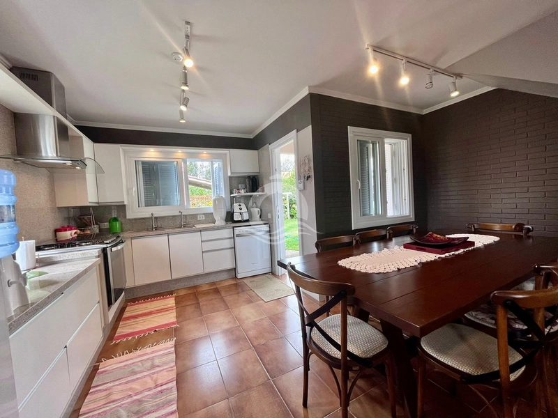 Casa com Piscina a uma quadra do Mar: 17ª foto da galeria de imagens do imóvel