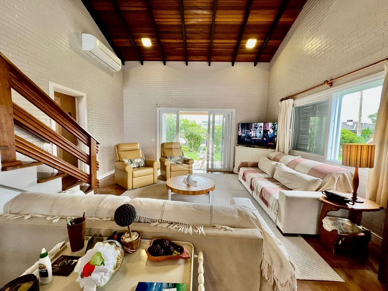 Casa com Piscina a uma quadra do Mar: 13ª foto da galeria de imagens do imóvel