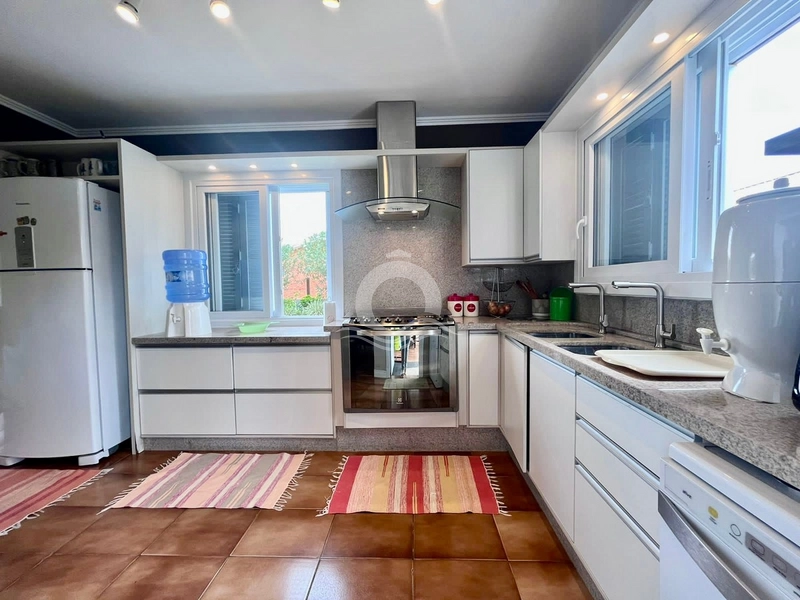 Casa com Piscina a uma quadra do Mar: 20ª foto da galeria de imagens do imóvel