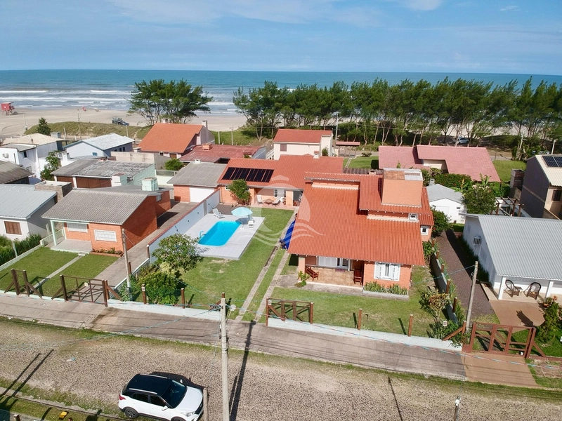 Casa com Piscina a uma quadra do Mar: 71ª foto da galeria de imagens do imóvel