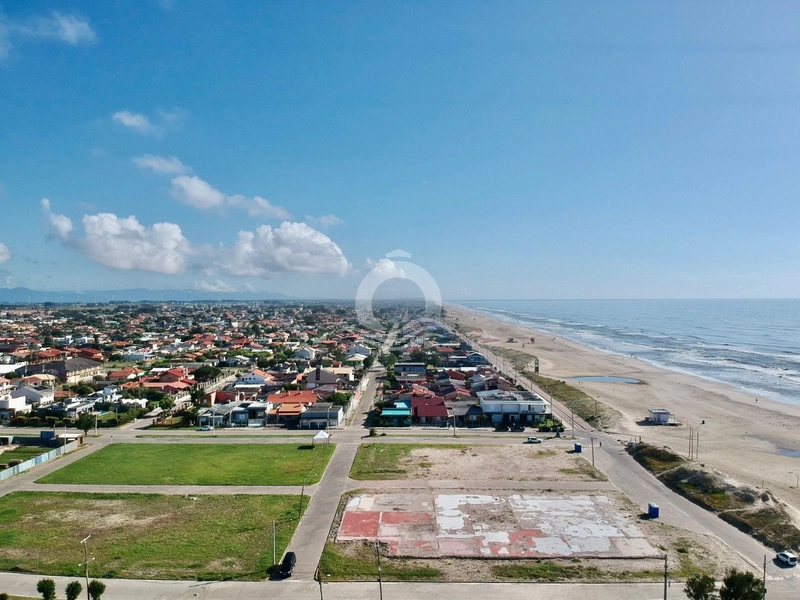 Casa com Piscina a uma quadra do Mar: 55ª foto da galeria de imagens do imóvel