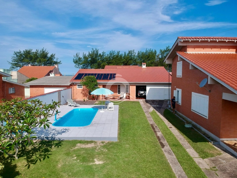 Casa com Piscina a uma quadra do Mar: 61ª foto da galeria de imagens do imóvel