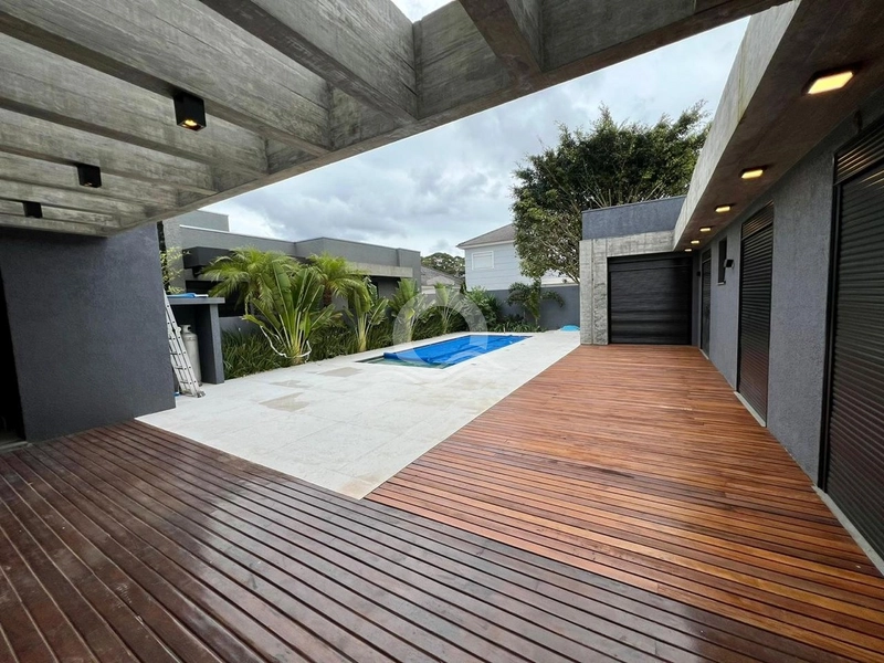 Luxuosa casa com piscina à venda no Velas da Marina – 4 suítes, mobili