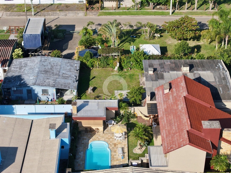 Sobrado 4 dormitórios com piscina no centro de Xangri-lá: 29ª foto da galeria de imagens do imóvel