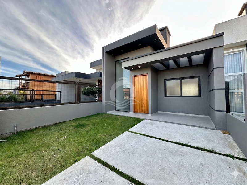 Casa 2 quartos quintal venda junto ao mar Capão da Canoa