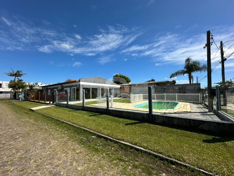 Casa 4 quartos piscina mobiliada venda Centro Xangri-Lá