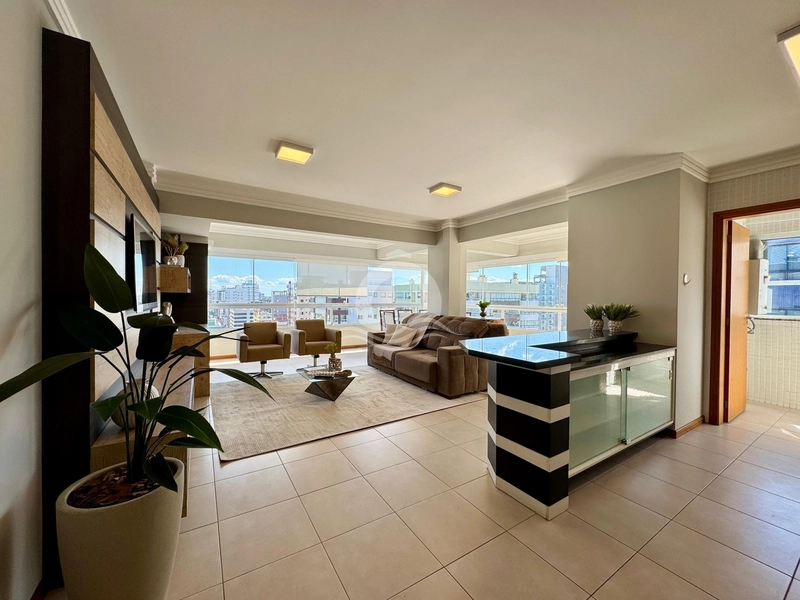 Amplo três dormitórios de esquina