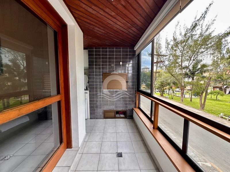 Apartamento 2 quartos mobiliado frente praça Capão da Canoa