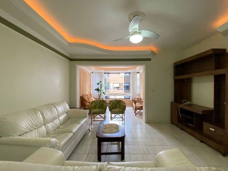 Três dormitórios a apenas uma quadra da beira mar de Capão da canoa