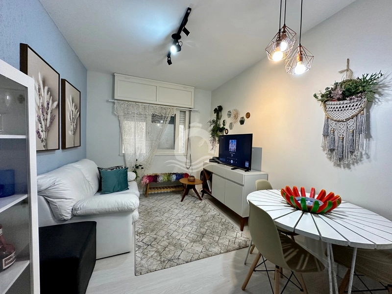 Apartamento decorado uma quadra do mar: 2ª foto da galeria de imagens do imóvel