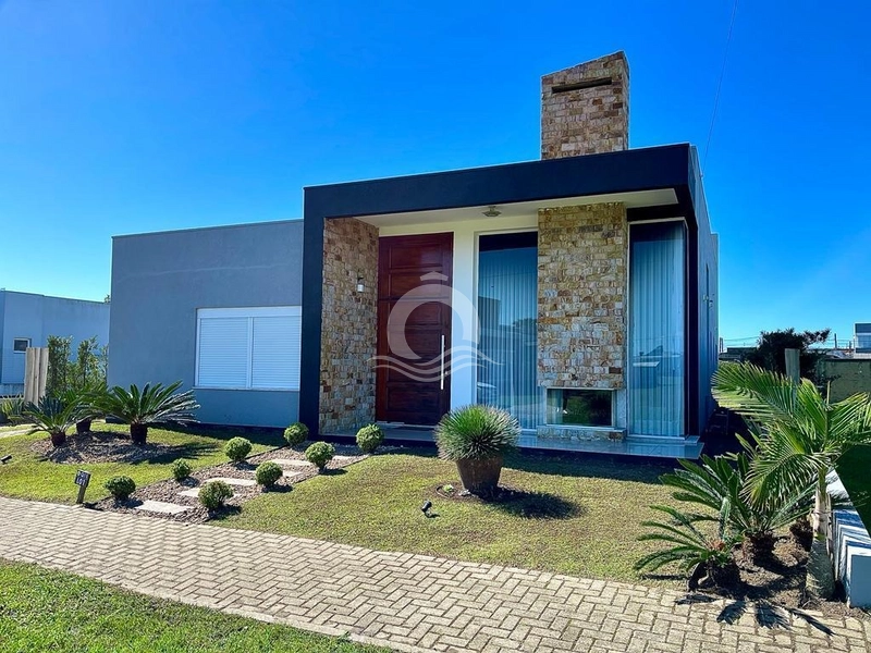 Casa de praia em condomínio fechado, 3 suítes Capão da Canoa