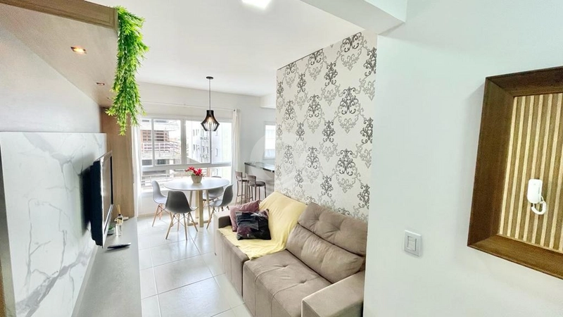 Dois dormitórios, sendo uma suíte e mobiliado!