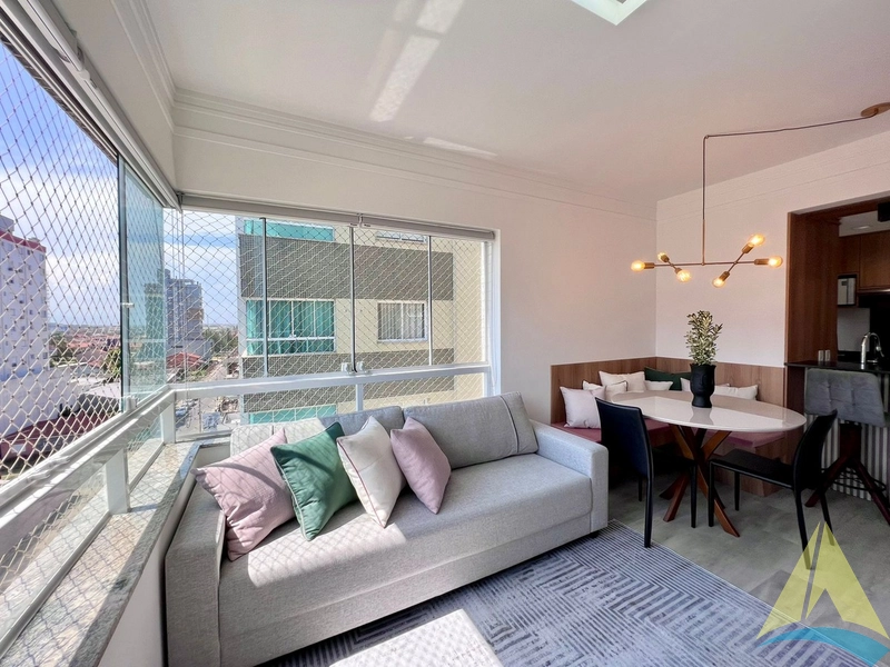 Apartamento Mobiliado e Decorado, em Frente a Praça