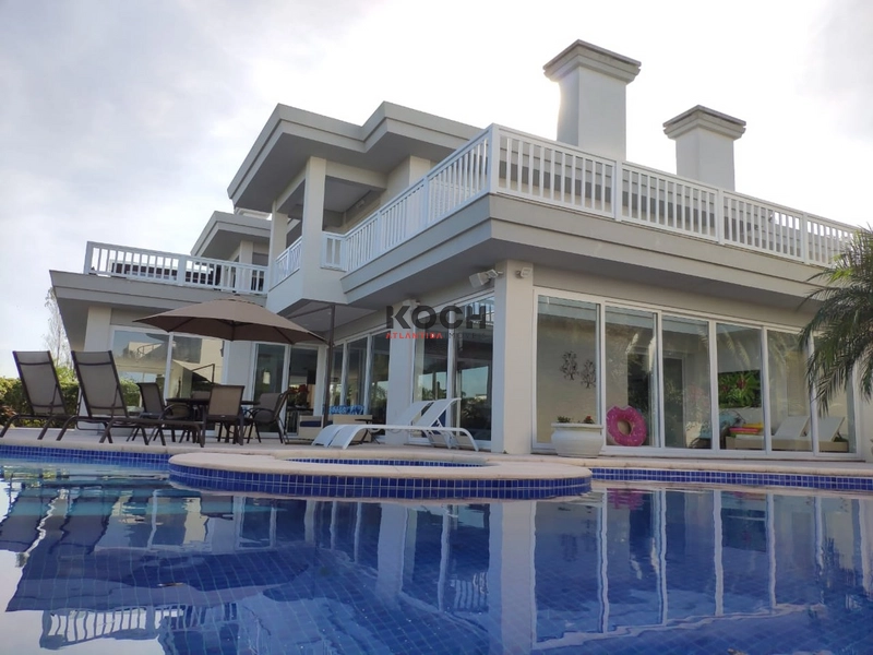 Mansão com 06 suítes, no Condomínio Atlântida Ilhas Park