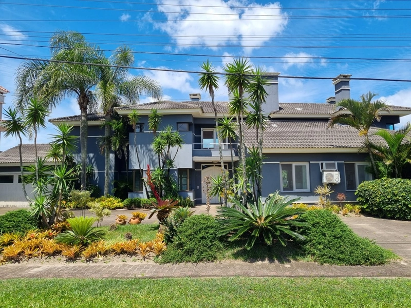 Sobrado com 06 suítes, no Condomínio Atlântida Lagos