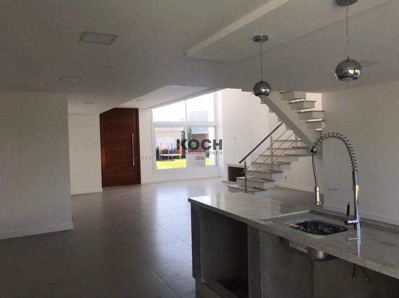 Sobrado com 04 suítes, no Condomínio Las Palmas: 2ª foto da galeria de imagens do imóvel