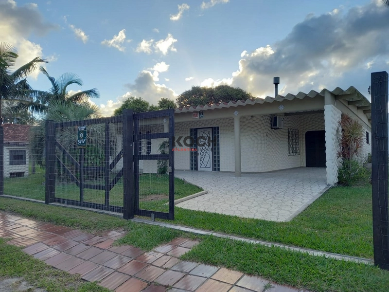 Casa térrea, 03 dormitórios em Atlântida: 1ª foto da galeria de imagens do imóvel