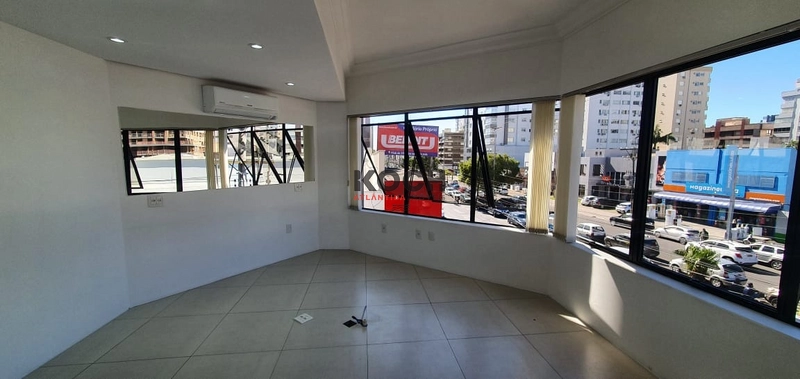 Sala comercial com 60m² no centro de Capão da Canoa RS: 1ª foto da galeria de imagens do imóvel