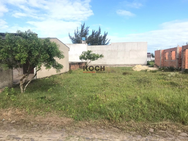 Terreno com 360m² em Atlântida Sul, Osório: 1ª foto da galeria de imagens do imóvel