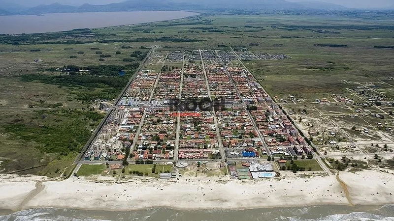 06 lotes juntos, no posto 04 em Capão Novo