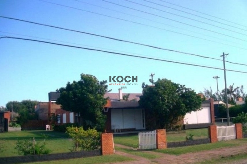 Casa térrea, 03 terrenos, em Atlântida: 1ª foto da galeria de imagens do imóvel