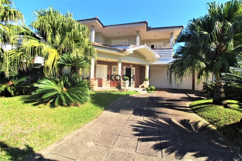 Sobrado com PISCINA, 04 dormitórios, em Atlântida