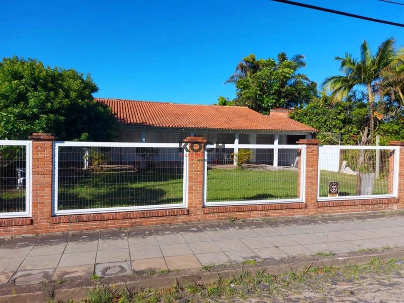 Casa térrea, 04 dormitórios em Atlântida: 1ª foto da galeria de imagens do imóvel