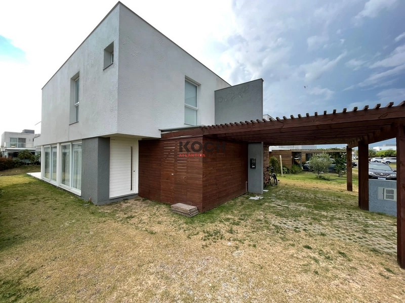 Sobrado 03 suítes no Condomínio One Atlântida