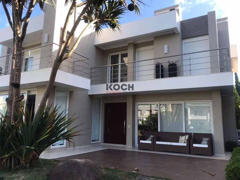 Sobrado 4 dormitórios no Condomínio Las Dunas