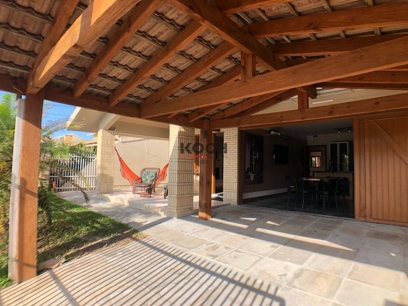 Casa com 3 dormitórios no centro de Xangri-lá: 4ª foto da galeria de imagens do imóvel