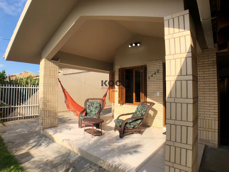 Casa com 3 dormitórios no centro de Xangri-lá: 3ª foto da galeria de imagens do imóvel