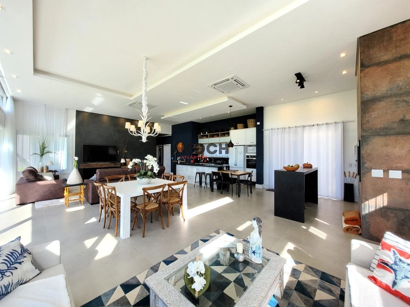 Casa térrea 4 dormitórios a poucos metros do mar em Atlântida: 6ª foto da galeria de imagens do imóvel