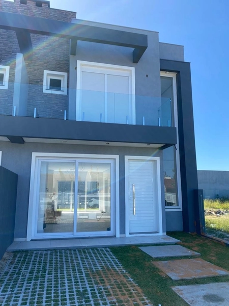 Casa geminada em Xangri-lá, 3 dormitórios: 3ª foto da galeria de imagens do imóvel