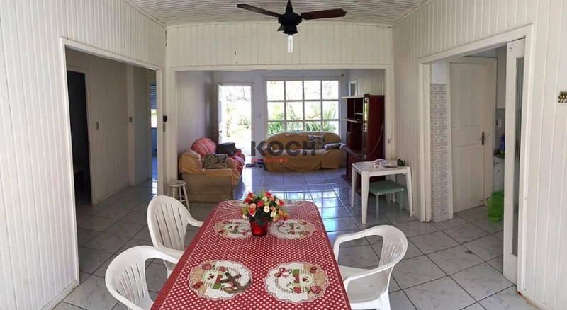 Casa térrea no centro de Xangri-lá, piscina, terreno com 600m²: 3ª foto da galeria de imagens do imóvel