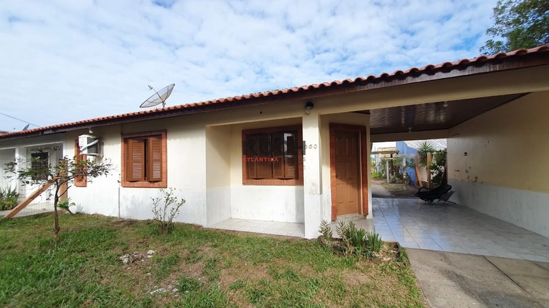 Casa com 03 dormitórios ótima localização