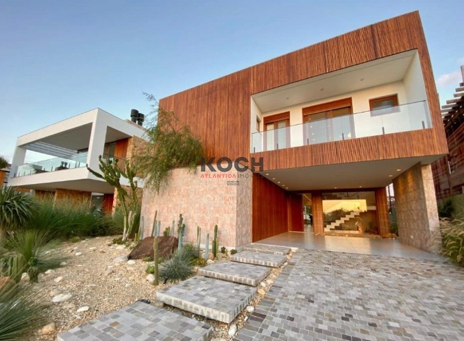 Sobrado de luxo, 4 suítes e decoração de tirar o fôlego