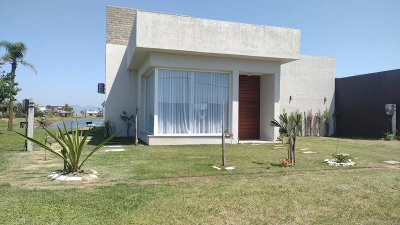 Casa térrea BEIRA LAGO, 3 suítes