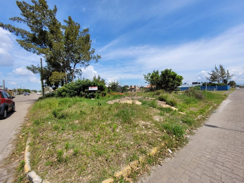 São 2 ótimos lotes sendo de esquina com a Avenida Central: 1ª foto da galeria de imagens do imóvel