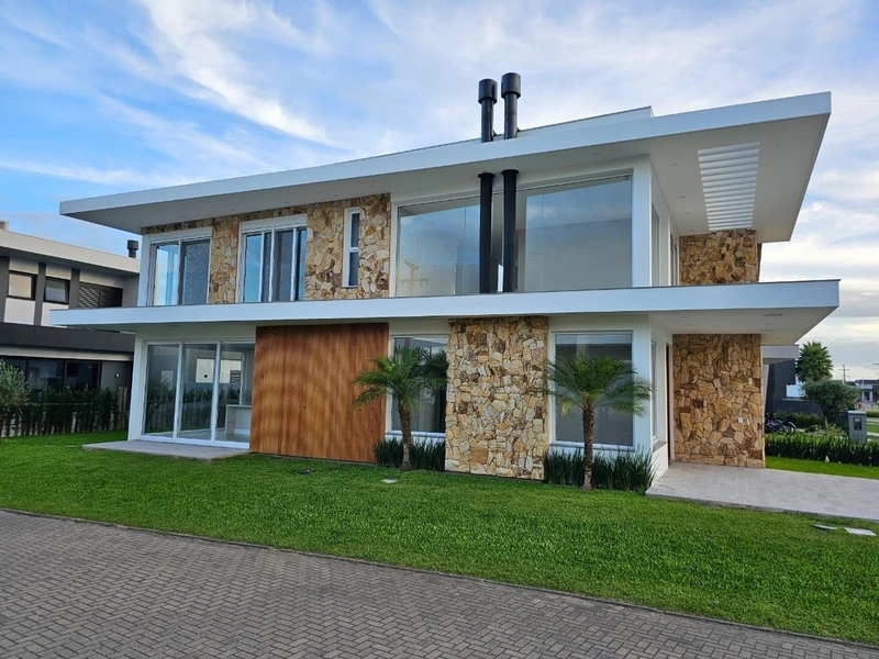 Sobrado com 4 dormitórios, de esquina todos suítes