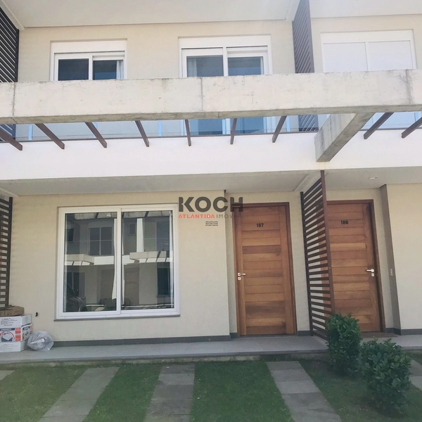 Casa com 04 dormitórios em condomínio de Capão da Canoa/RS