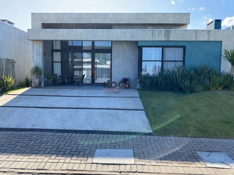 Casa 4 dormitórios frente mar no Condomínio Dubai