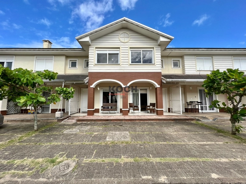 Sobrado 5 dormitórios no Condomínio Pacific