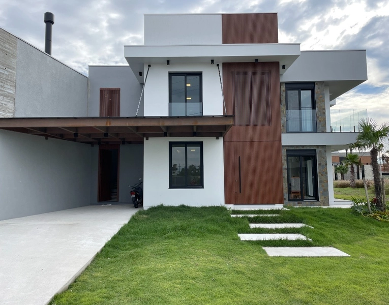 Sobrado 04 suítes no Condomínio Sunset